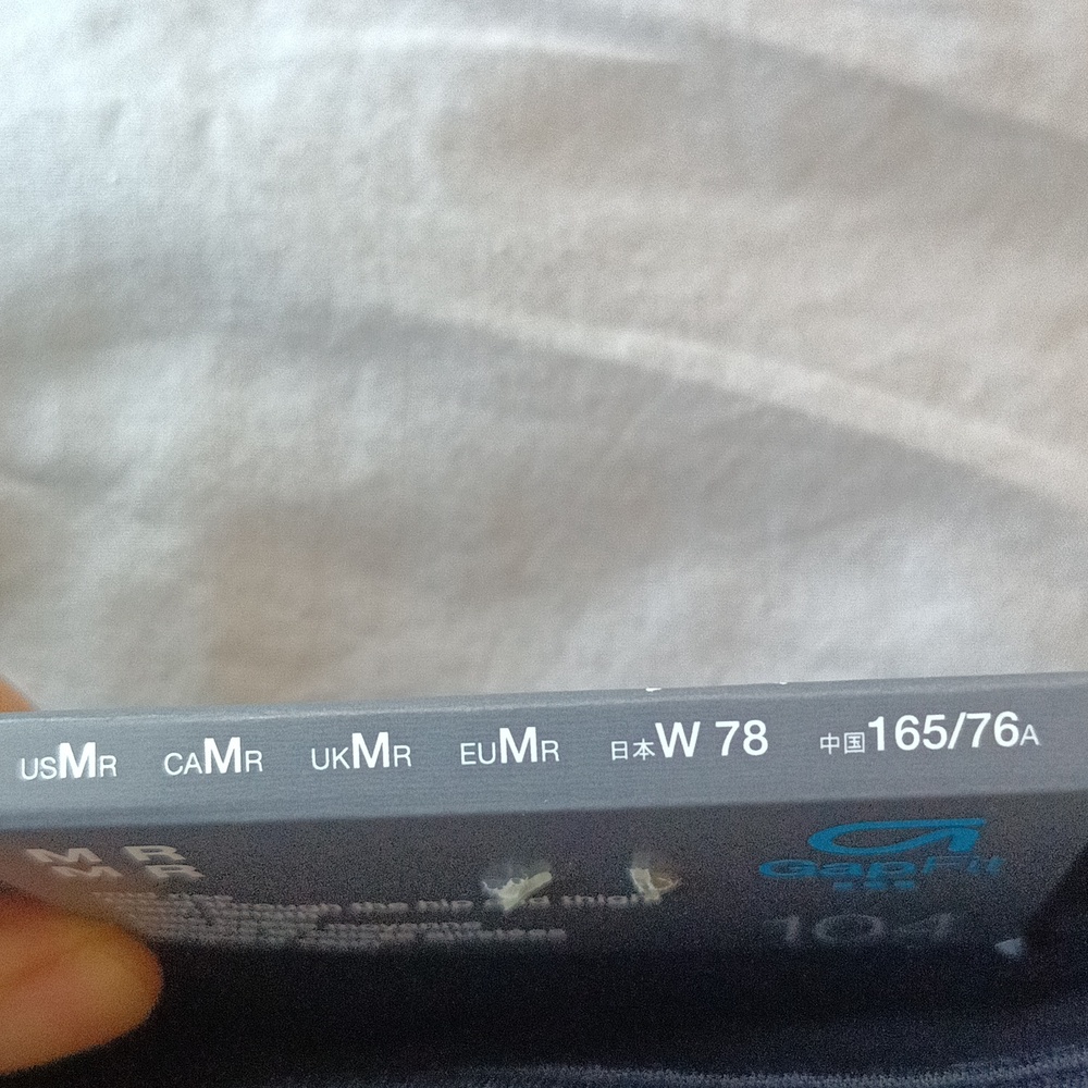 GapFit Mid Rise Capri - Picture 10 of 13